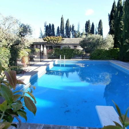 Les Grands Pins Villa Saint-Andiol ภายนอก รูปภาพ